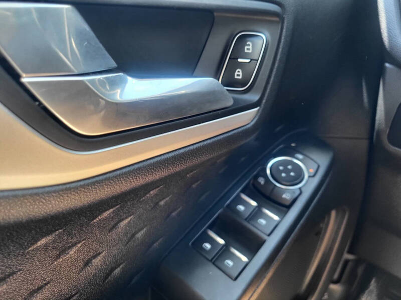 2020 Ford Escape SE
