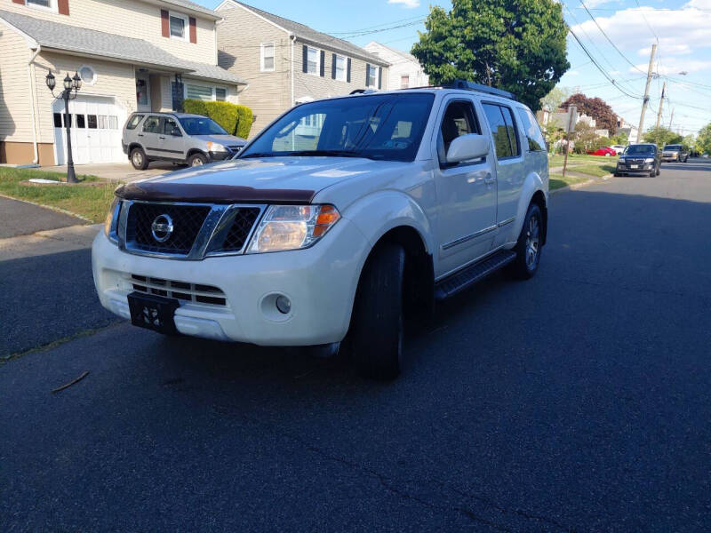 2012 Nissan Pathfinder LE