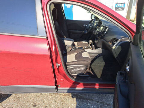 2016 Jeep Cherokee Sport