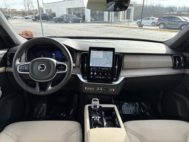 2025 Volvo XC90 B5 Plus Bright Theme 7P