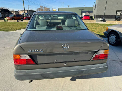 1986 Mercedes-Benz E-Class