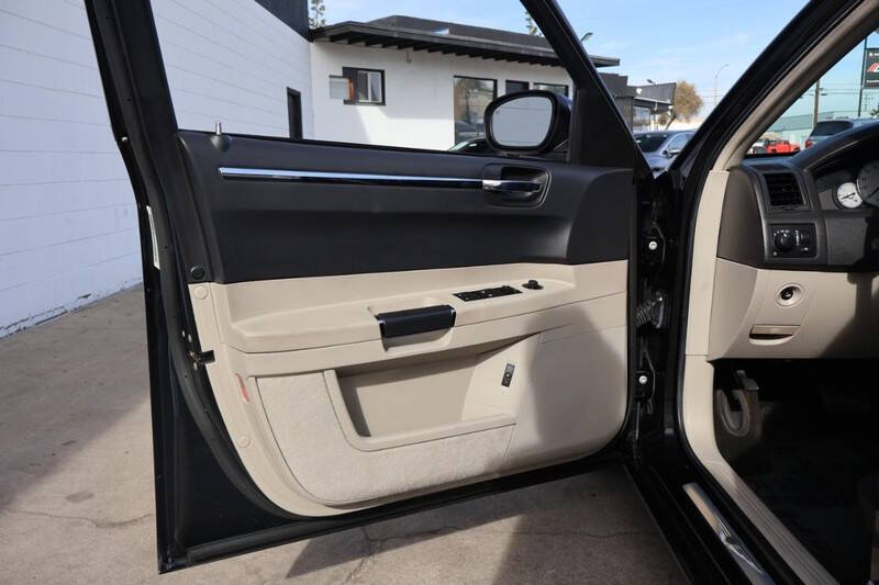 2006 Chrysler 300 SRT-8