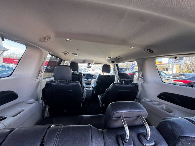2017 Chrysler Pacifica Touring-L Plus