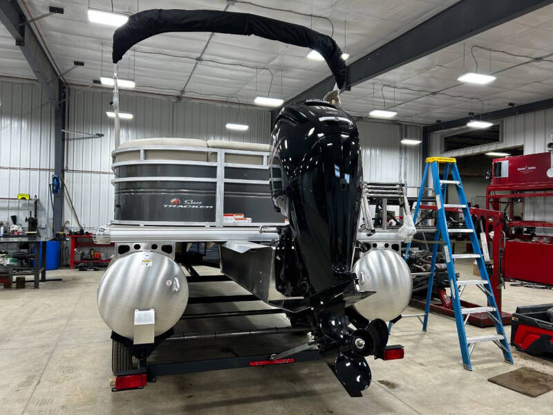 2025 Sun Tracker PARTY BARGE 20 FT