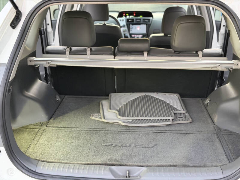 2013 Toyota Prius v Five