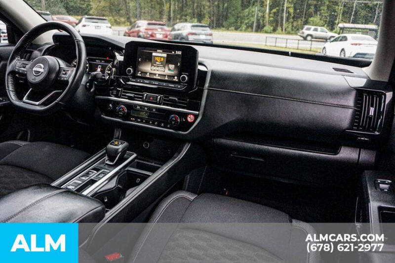 2025 Nissan Pathfinder SV