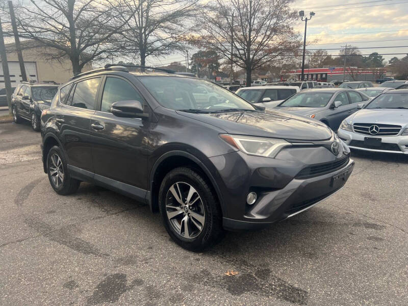 2017 Toyota RAV4 XLE photo 2