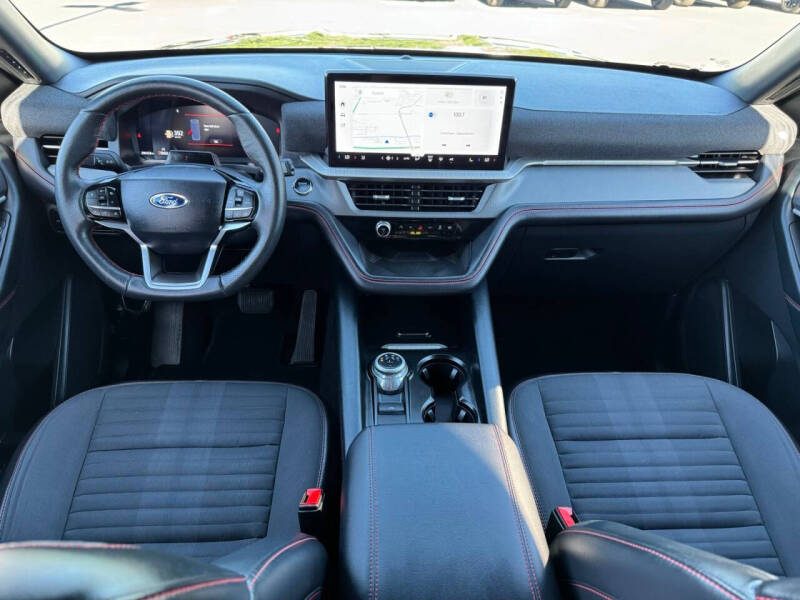 2025 Ford Explorer ST-Line