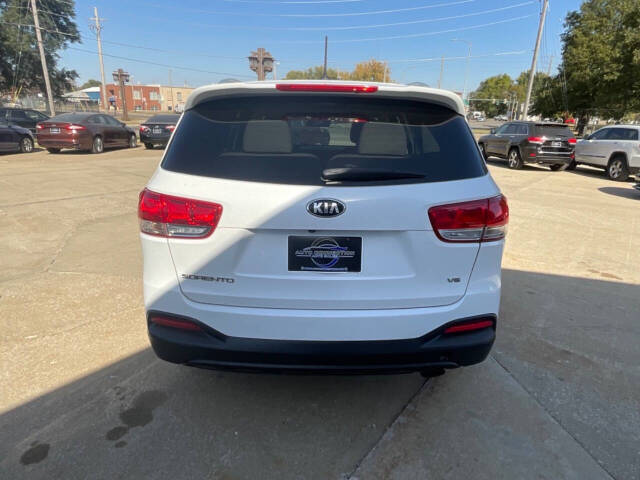 2016 Kia Sorento for sale at Auto Connection in Waterloo, IA