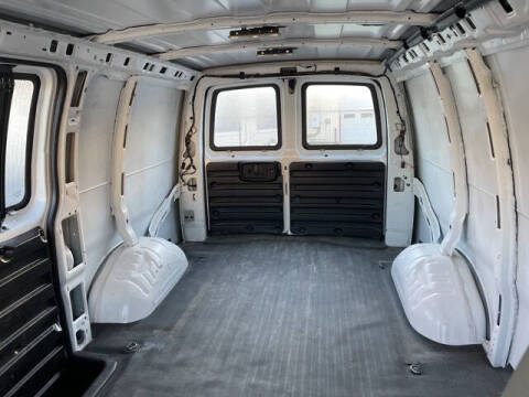 2022 Chevrolet Express 2500