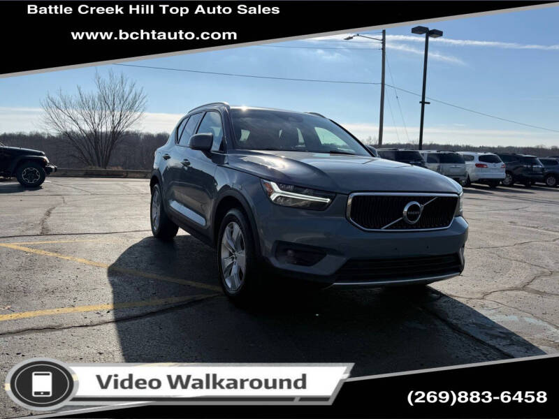 2022 Volvo XC40 Momentum's photo