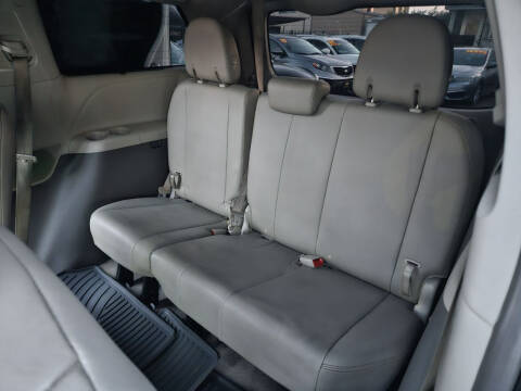 2015 Toyota Sienna XLE Premium 8-Passenger