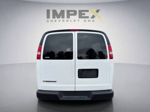2025 Chevrolet Express LS 3500