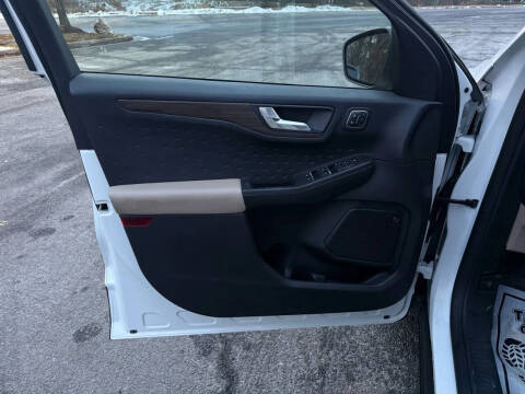 2020 Ford Escape Hybrid Titanium