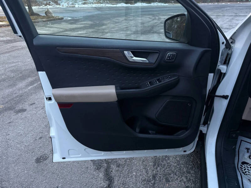 2020 Ford Escape Hybrid Titanium