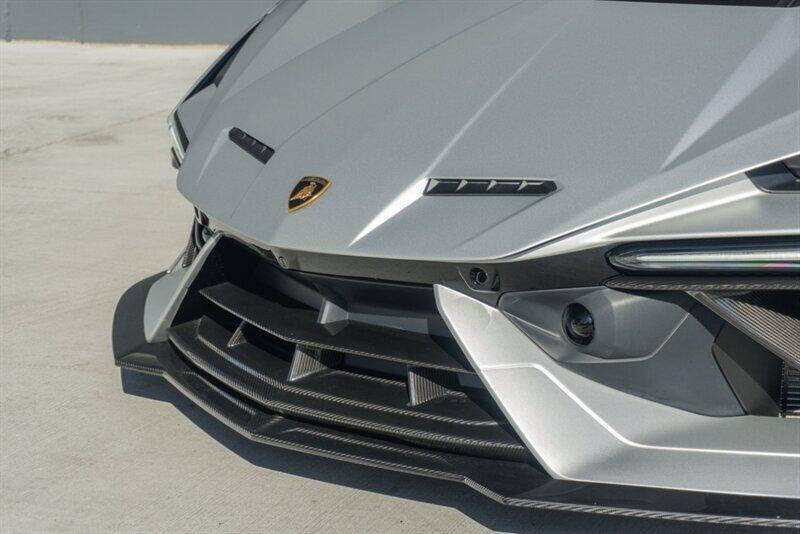 2024 Lamborghini Revuelto