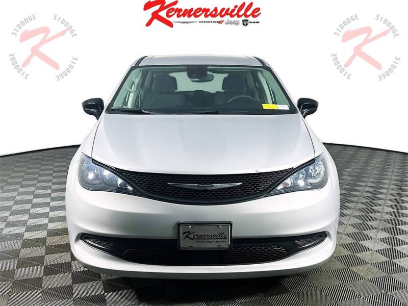 2024 Chrysler Voyager LX