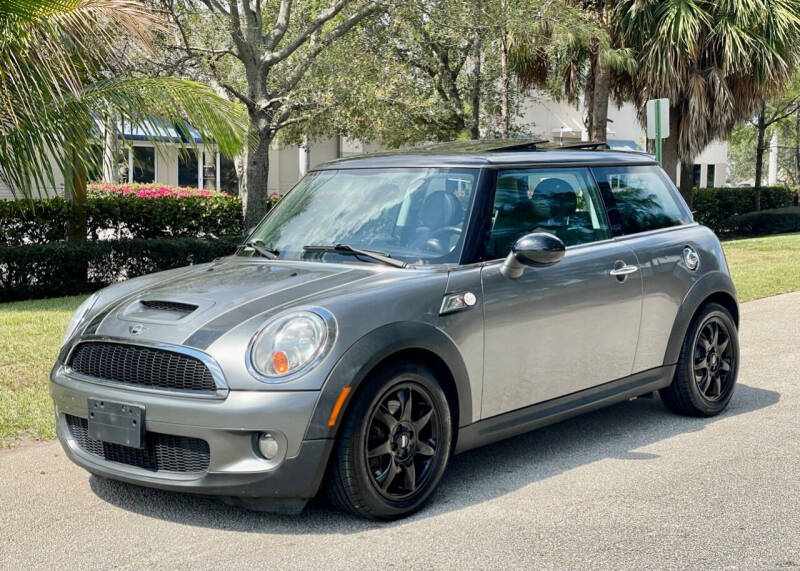 2010 MINI Cooper for sale at VE Auto Gallery LLC in Lake Park FL