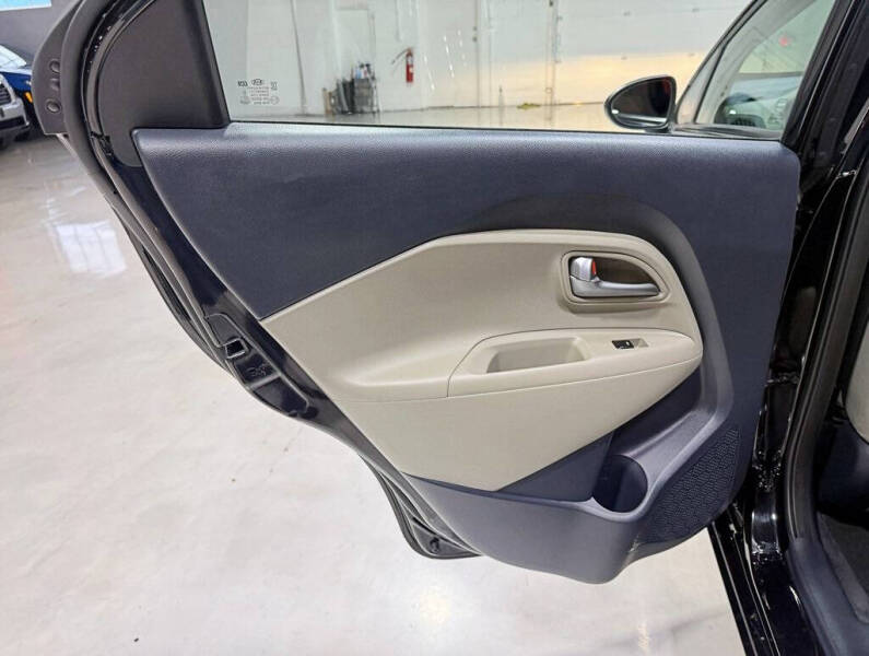 2015 Kia Rio 5-Door LX