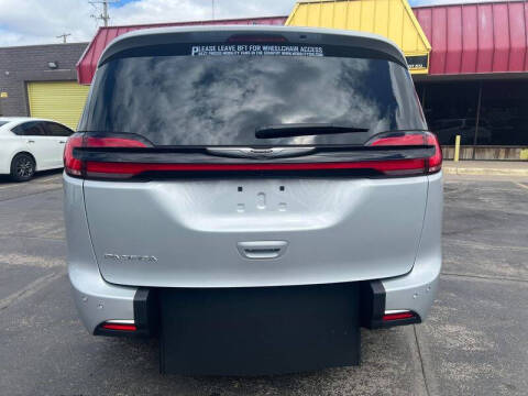 2024 Chrysler Pacifica Touring