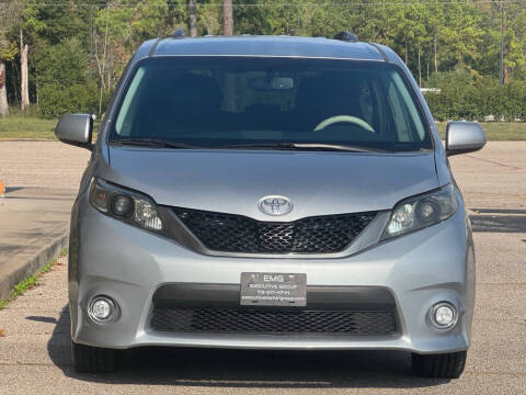 2013 Toyota Sienna SE 8-Passenger