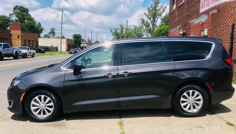 2017 Chrysler Pacifica Touring