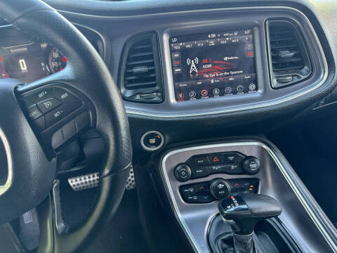 2017 Dodge Challenger SXT Plus