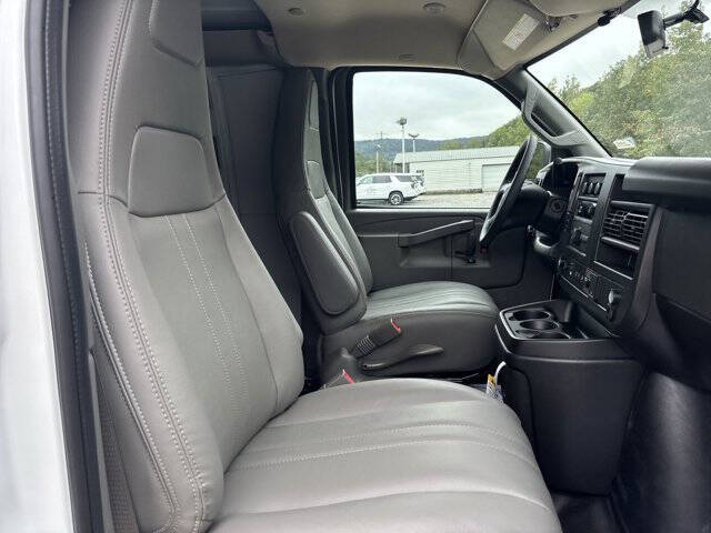 2025 Chevrolet Express 2500