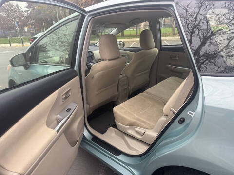 2013 Toyota Prius v Two