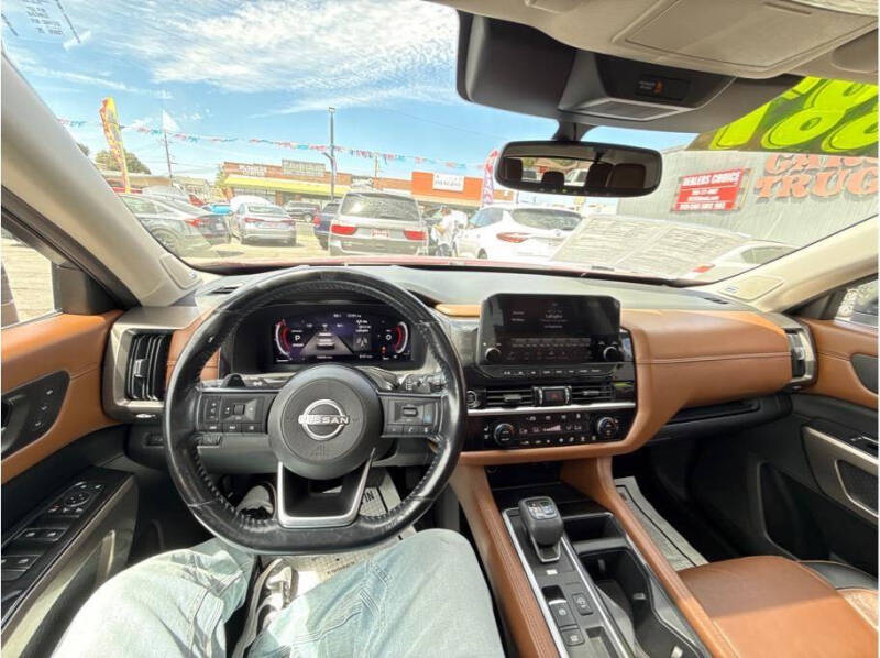 2022 Nissan Pathfinder Platinum