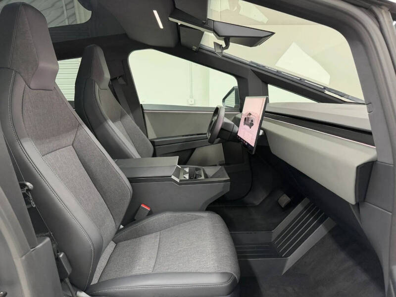 2025 Tesla Cybertruck Long Range