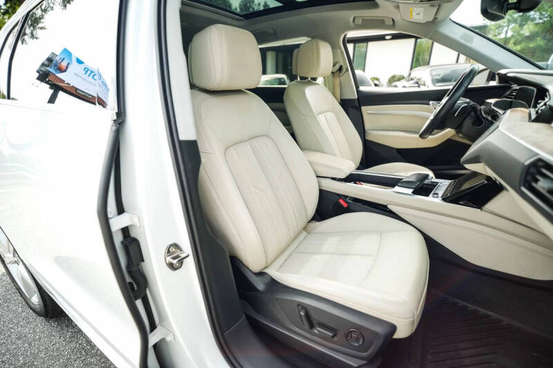 2019 Audi e-tron quattro Premium Plus