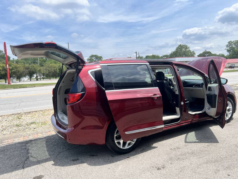 2017 Chrysler Pacifica Touring-L