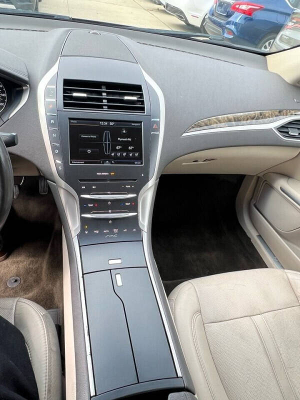 2016 Lincoln MKZ Base photo 8