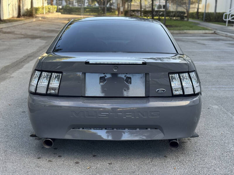 2004 Ford Mustang