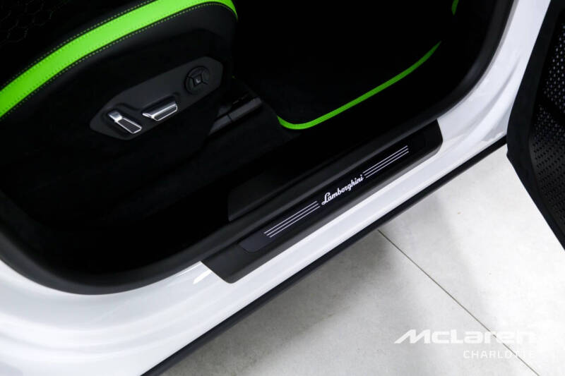 2023 Lamborghini Urus Performante