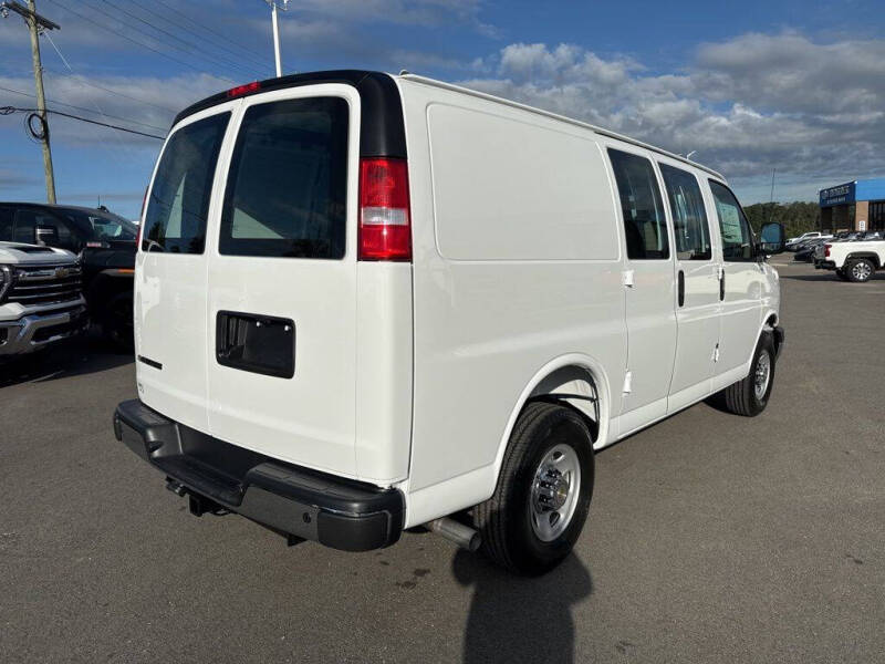 2025 Chevrolet Express 2500