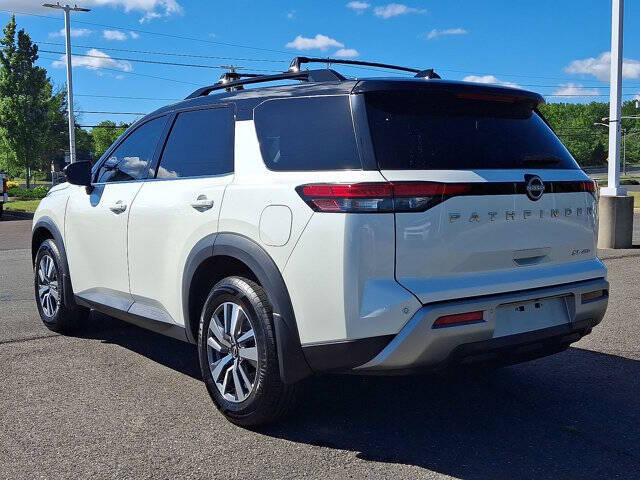 2024 Nissan Pathfinder SL