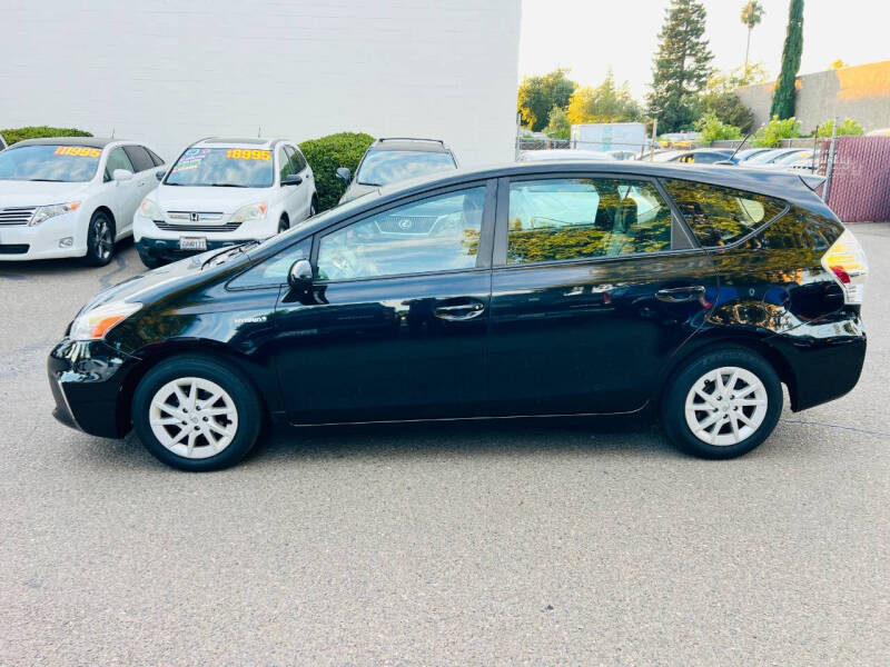2014 Toyota Prius v Three