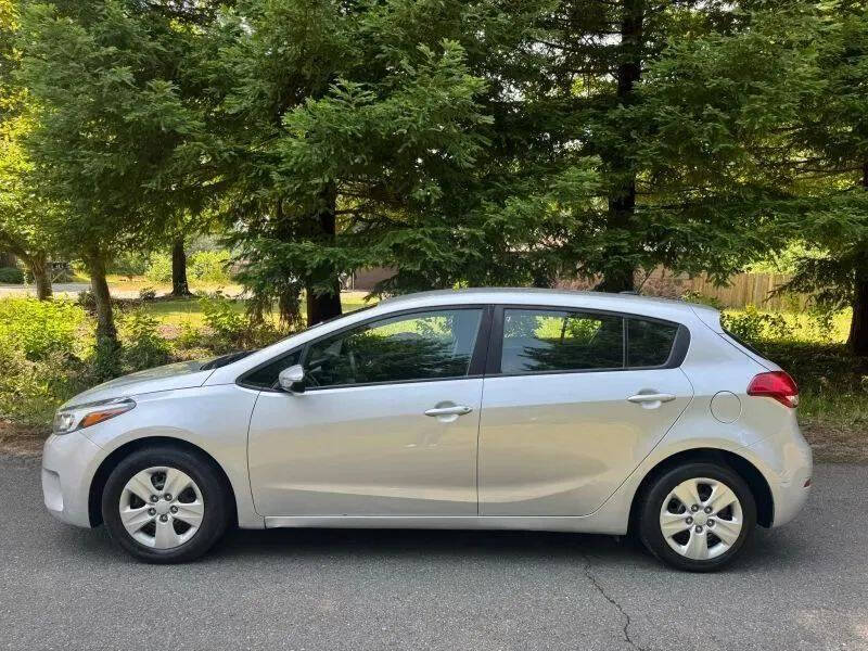 2017 Kia Forte5 LX