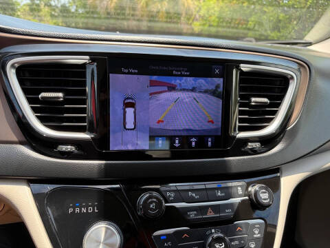 2017 Chrysler Pacifica Touring-L Plus