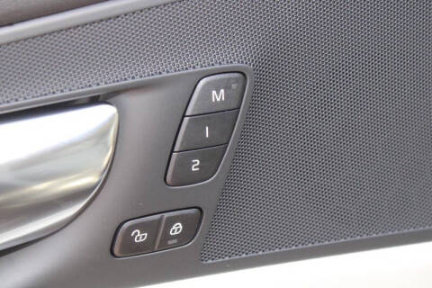 2025 Volvo XC60 T8 Plus Dark Theme