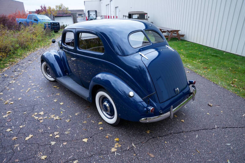1937 Ford Deluxe