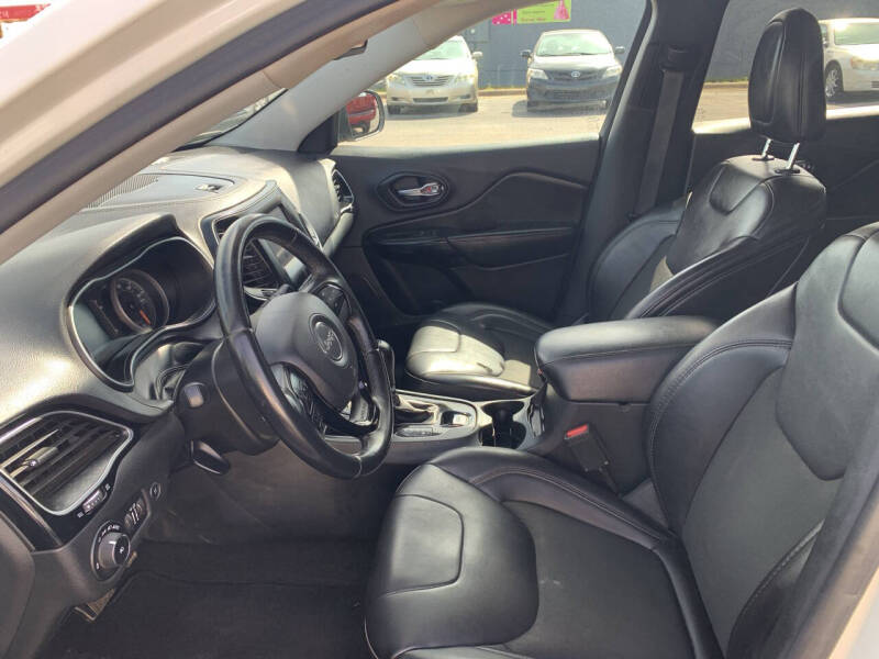 2019 Jeep Cherokee Latitude Plus