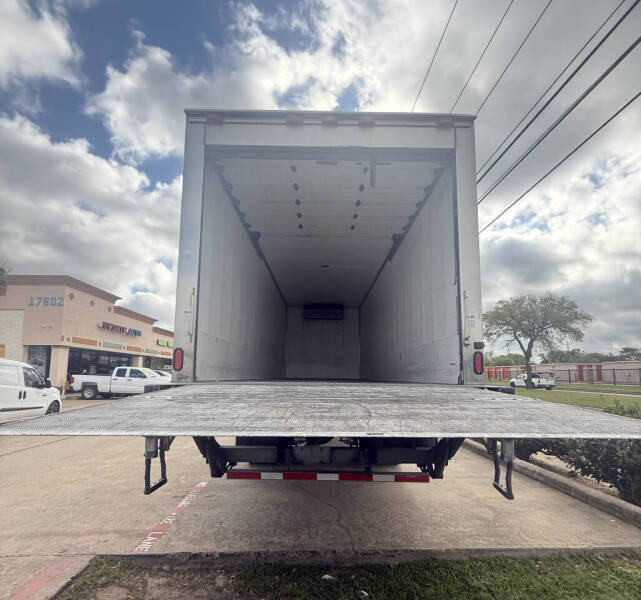2019 Freightliner M2 106