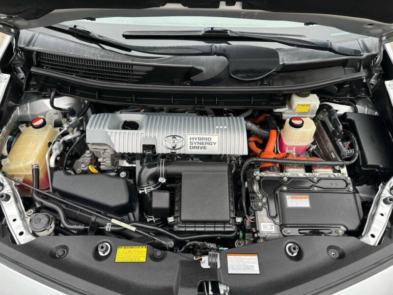 2015 Toyota Prius v Three