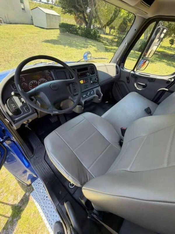 2020 Freightliner M2 106