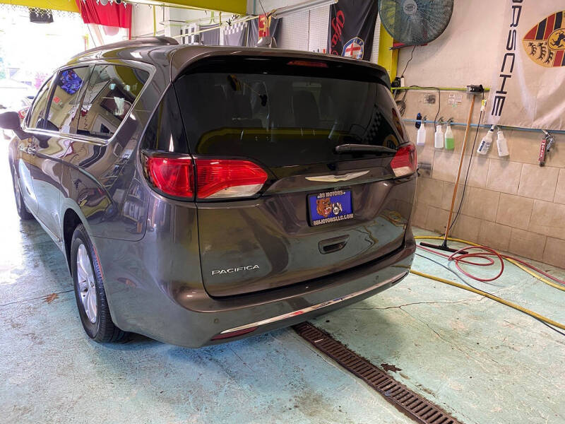 2017 Chrysler Pacifica Touring Plus