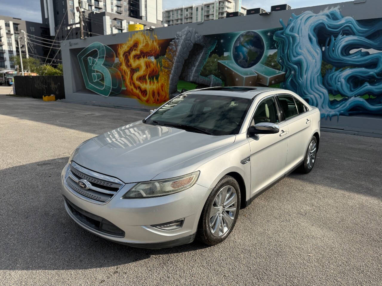 2010 Ford Taurus Limited 4dr Sedan's photo