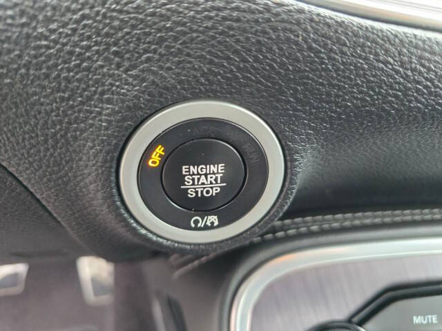 2017 Dodge Challenger SXT